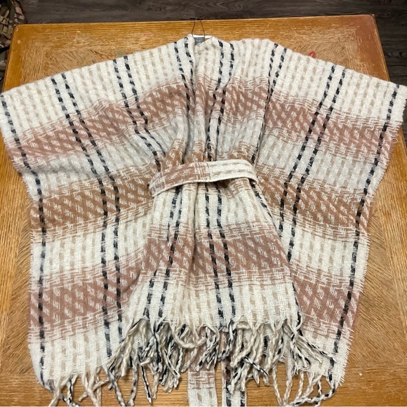 Vince Camuto NWT Twill Striped Tie Waist Ruana One Size - Picture 2 of 6